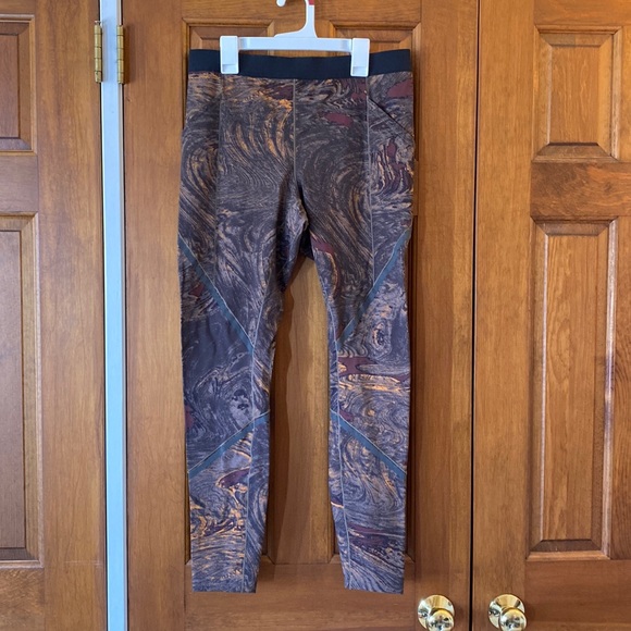 RARE LULULEMON LAB Esker tights size 10, reflective strips, Lava print, Luxtreme - Picture 3 of 10